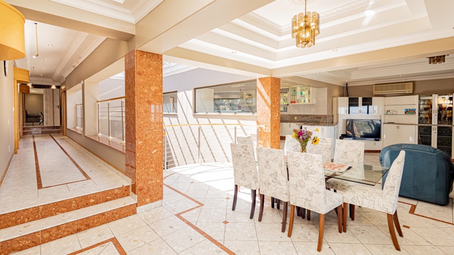 7 Bedroom Property for Sale in Plattekloof Western Cape